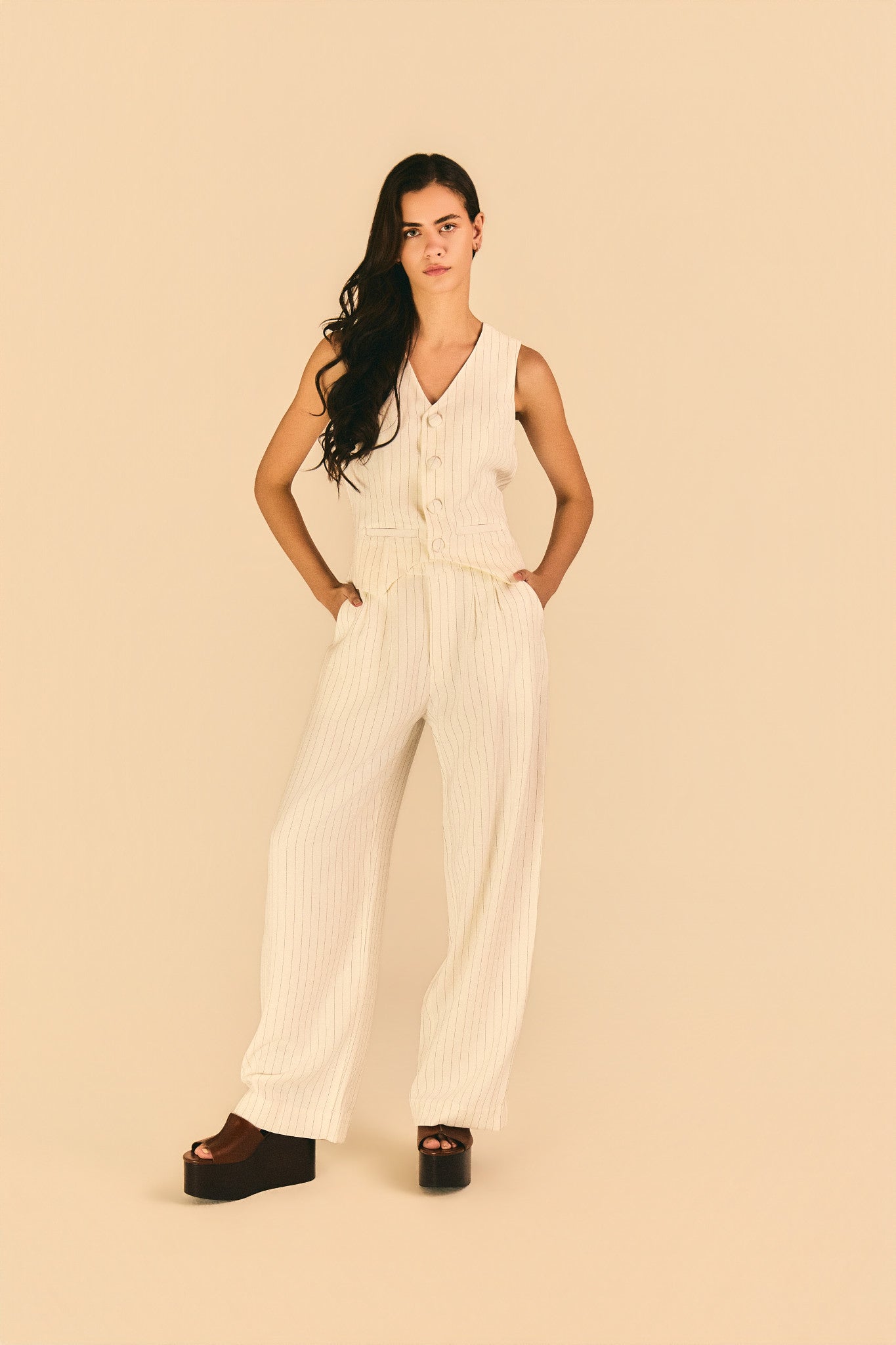 Colete Antonela crepe risca de giz