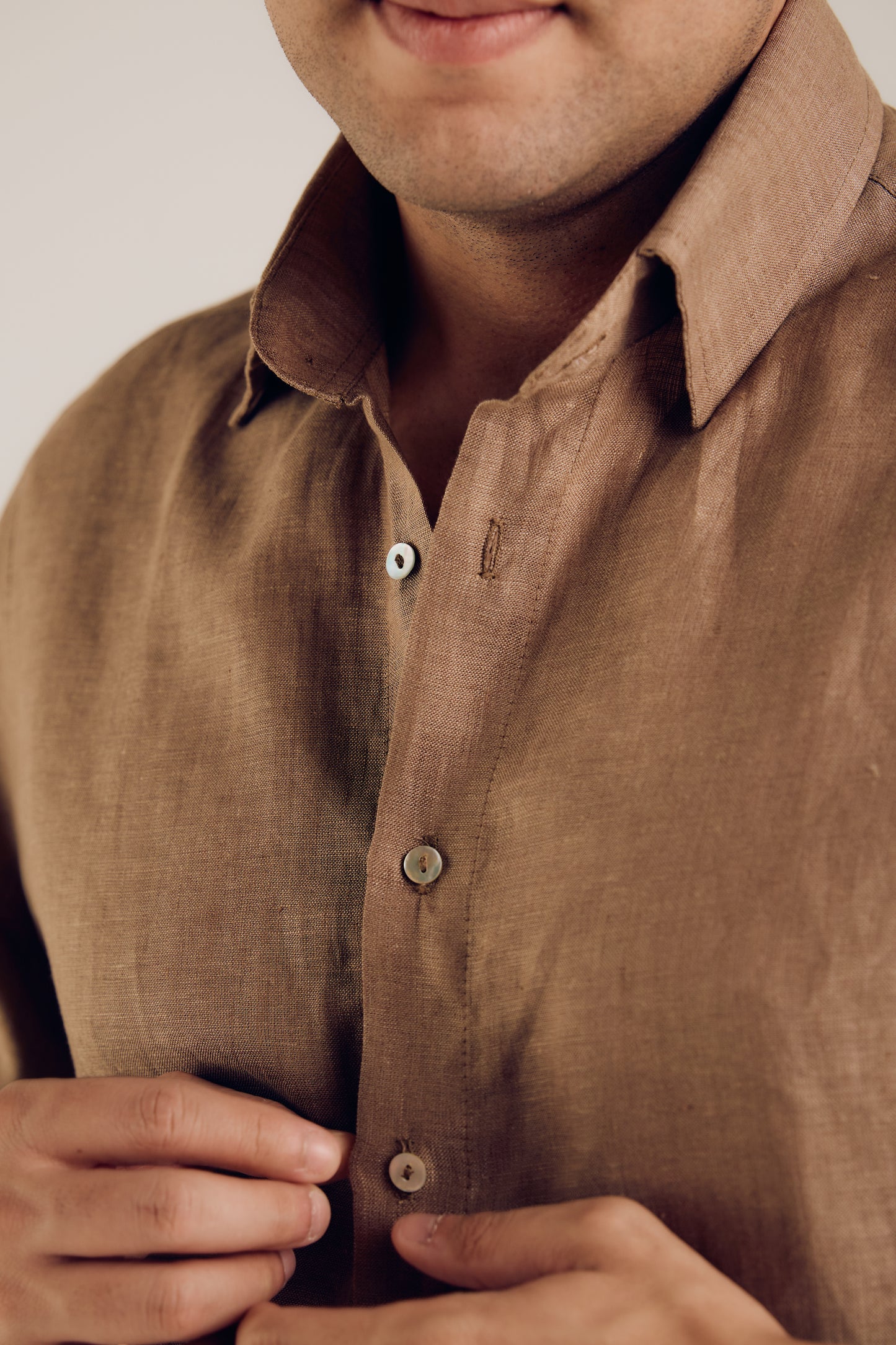 Camisa Masculina 100% Linho Manga Curta Marrom